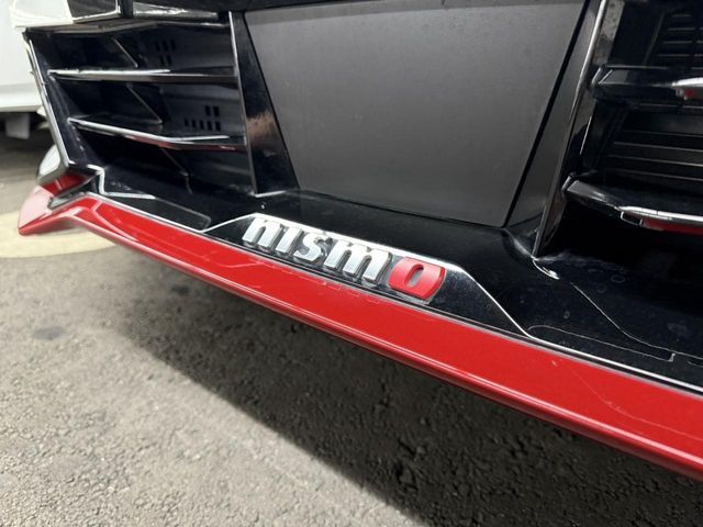 【NISMOエアロ】人気のNISMOエアロを装備！クルマの外観がよりスタイリッシュになり、街中で存在感あふれる1台に♪将来買い替える時にもリセールに影響しやすく、価値ある人気の装備です！
