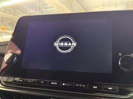 【メーカー純正9型ナビ】インテリアに溶け込むスタイリッシュな「専用設計」メーカーナビを装備♪視認性や操作性など基本性能にも優れ、より上質なカーライフをお楽しみいただけます。