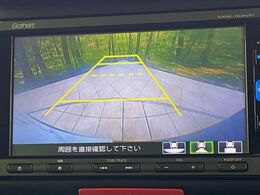【バックカメラ】駐車時に後方がリアルタイム映像で確認できます。大型商業施設や立体駐車場での駐車時や、夜間のバック時に大活躍！運転スキルに関わらず、今や必須となった装備のひとつです！