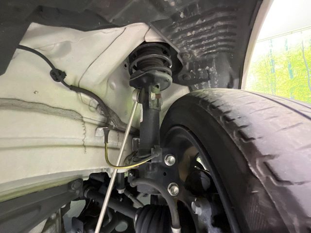 お車を安心してお乗りいただく為には、足回りの定期点検が欠かせません。サービスサポート（有償保証）では無料点検もご提供しており、安心のカーライフをお過ごしいただけるサポート体制が整っています。