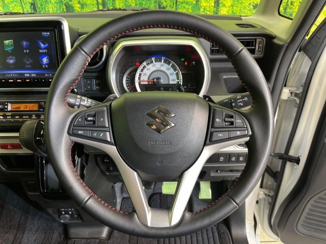 【ステアリングスイッチ】運転中、前方から目線をそらすことなく、オーディオ等の操作が可能な便利機能！安心＆快適なドライブを演出してくれます♪