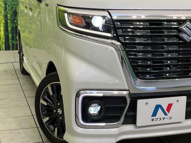 【LEDヘッドライト】悪天候や夜間走行時も良好な視界を確保し安心して運転できる高輝度LEDヘッドライトを装備！点灯速度が早く、消費電力も抑えられています。