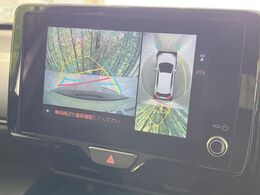 【パノラミックビューモニター】専用のカメラにより、上から見下ろしたような視点で360度クルマの周囲を確認することができます☆死角部分も確認しやすく、狭い場所での切り返しや駐車もスムーズに行えます。