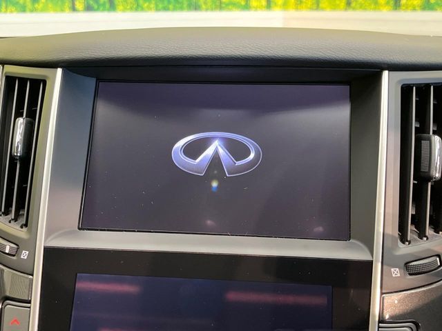 【メーカー純正ナビ】インテリアに溶け込むスタイリッシュな「専用設計」メーカーナビを装備♪視認性や操作性など基本性能にも優れ、より上質なカーライフをお楽しみいただけます。