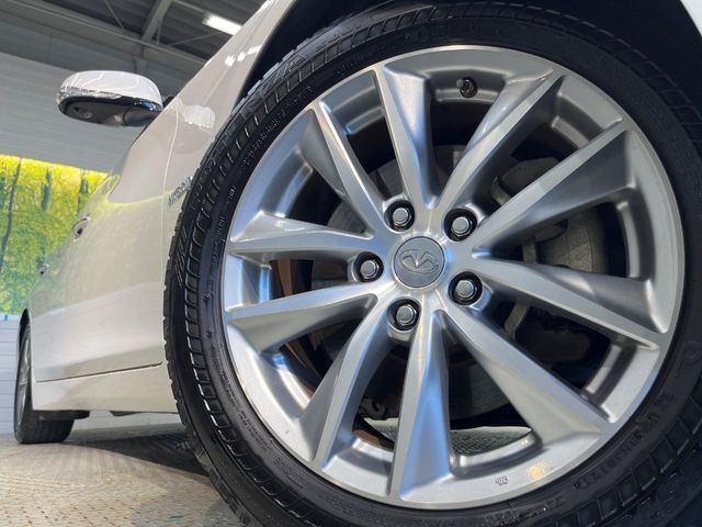 【純正17インチアルミホイール】外観にマッチした純正アルミホイールを装着しております。各種社外アルミホイールや、スタッドレスタイヤも取扱いしております。是非ご相談ください♪