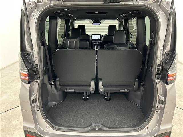【トランク】積み込みやすくて、たっぷり積める荷室です。シートアレンジできるものは、乗車人数と荷物の量や大きさによってシートを動かすことができるので、より快適なドライブが可能です！