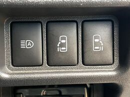 【両側スライドドア】駐車場で隣の車との間隔が狭く乗りにくい時、スライドドアなら安心！ドアオープン時も幅を取らず、開口部が広いので乗り降りがとっても簡単です。大きな荷物の出し入れも後席から可能♪