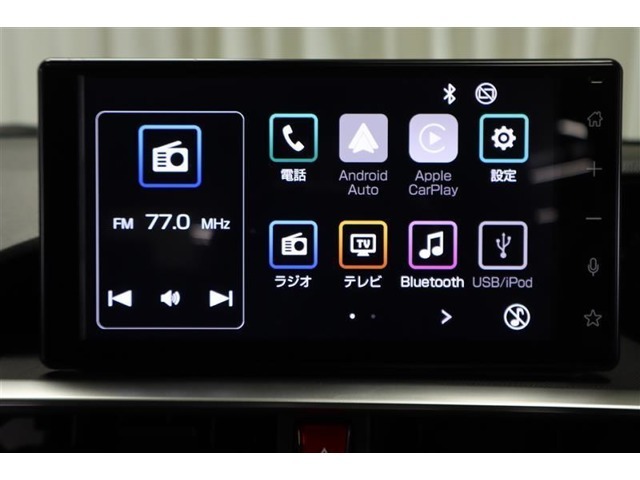 ディスプレイオーディオ搭載。スマホと同じ感覚の画面タッチ操作はもちろん、ハンズフリー通話ができるので、運転中でも安心です。