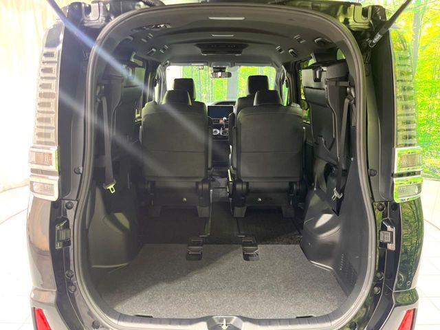 普段のお買い物や通勤、送迎等に十分な荷室スペースを確保しております。セカンドシートを倒すと、大きな荷物の積載も可能です♪