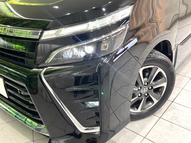 【LEDヘッドライト】悪天候や夜間走行時も良好な視界を確保し安心して運転できる高輝度LEDヘッドライトを装備！点灯速度が早く、消費電力も抑えられています。