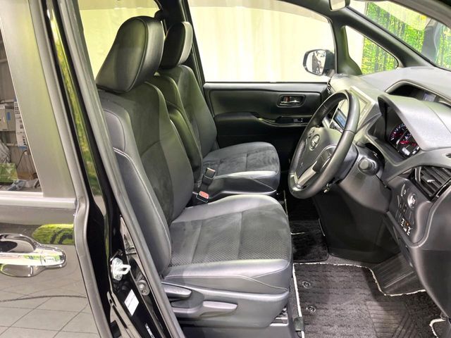 運転席シート廻りは使用感も少なく、良好な状態となっています。丁寧に使われていたことがよくわかりますね。