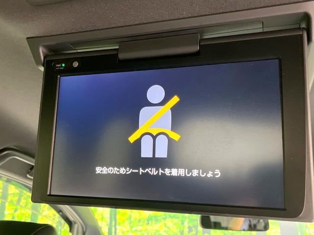 【フリップダウンモニター】大画面モニターで後席でもエンタメをお楽しみいただけます。小さなお子様にも大人気の装備です♪
