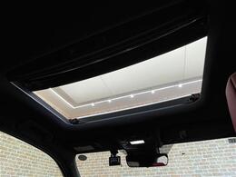 【ムーンルーフ】解放感溢れるサンルーフ♪車内には爽やかな風や太陽の穏やかな光が差し込みます♪