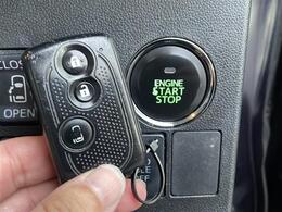 【　スマートキー・プッシュスタート　】鍵を挿さずにポケットに入れたまま鍵の開閉、エンジンの始動まで行えます。