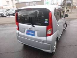 プライバシーガラスは冷暖房効果とプライバシー保護、リアワイパーは視界性アップの快適装備です。