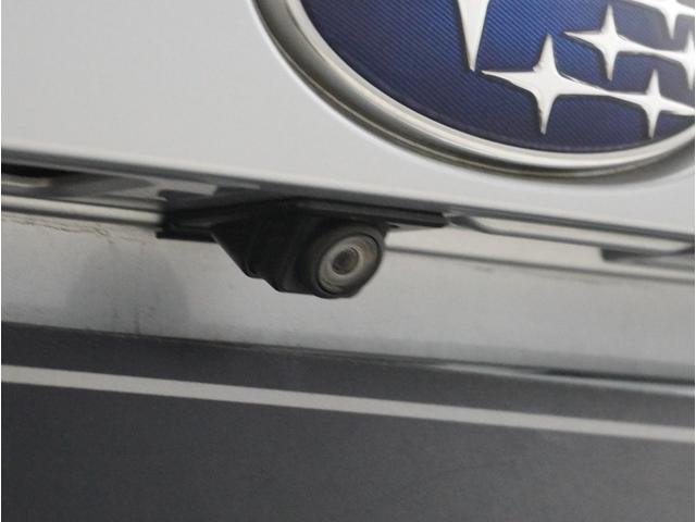 バックカメラです。後ろも見えないと不安ですがバックして駐車する時に大活躍するバックカメラもしっかりと装備されています。