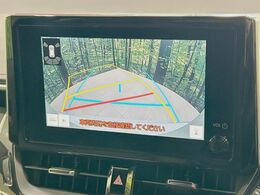【バックカメラ】駐車時に後方がリアルタイム映像で確認できます。大型商業施設や立体駐車場での駐車時や、夜間のバック時に大活躍！運転スキルに関わらず、今や必須となった装備のひとつです！