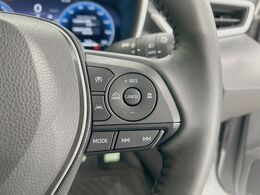 【レーダークルーズコントロール】高速道路での長距離走行が楽に！！自動で速度を保つクルーズコントロールが、衝突軽減システムと連携し、前方の車両を感知して車間を保つように速度調節してくれます！！