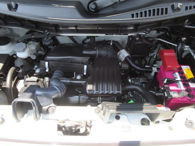 エンジンルーム！このようになっております！整備に関しても工場完備なので購入後も全面的にバックアップしておりますので安心ですよ！気になることがあればお気軽にお申し付けくださいね！