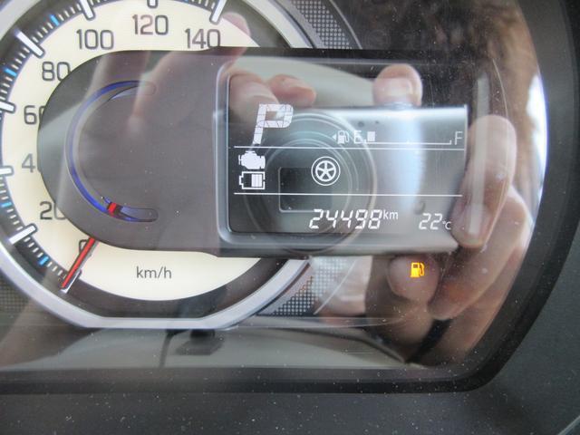 シンプルでスッキリしたメーターデザインはドライブを楽しくさせます。最近のお車は低燃費運転をしていただくと標記がかわる工夫も施されています。あなた好みのアクセントをつけてみるのも良いかもしれませんよ！