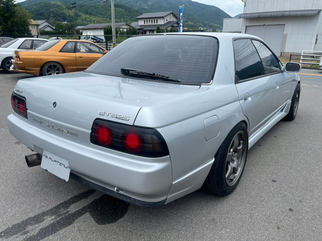 業務内容として、新車・中古車販売・車検・点検・一般修理・ナビ・ETC取付・鈑金塗装・事故対応・買取・廃車手続きもOKです。