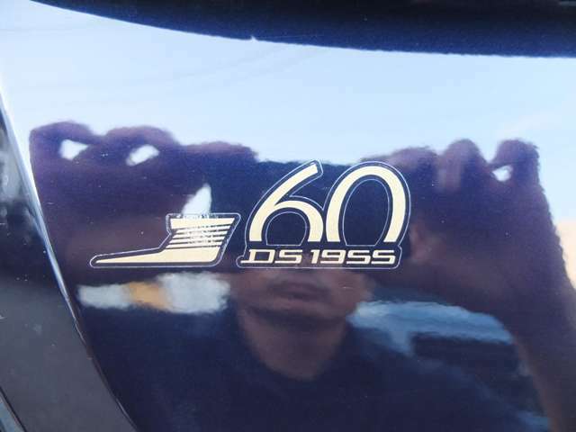 ブランド60周年を記念した「DS EDITION 1955」限定10台販売の希少車です。