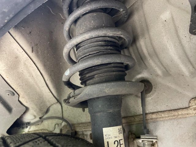 お車を安心してお乗りいただく為には、足回りの定期点検が欠かせません。サービスサポート（有償保証）では無料点検もご提供しており、安心のカーライフをお過ごしいただけるサポート体制が整っています。