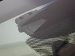 【Honda SENSING】衝突被害軽減ブレーキ〈CMBS〉、ACC〈アダプティブ・クルーズ・コントロール〉、LKAS〈車線維持支援システム〉、誤発進抑制機能、等で安全運転のサポートをします！