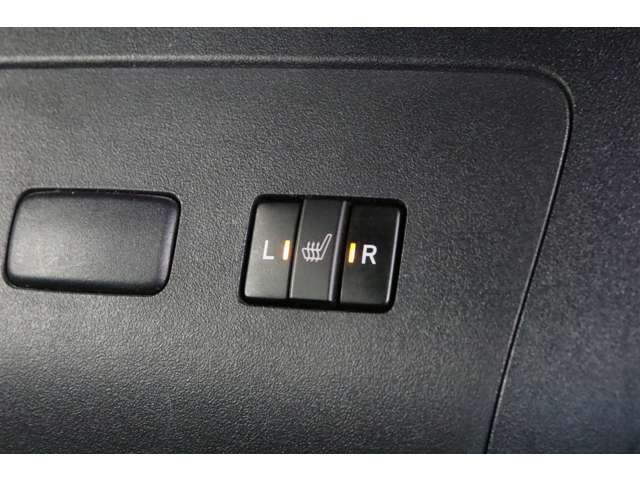 運転席・助手席ともにシートヒーターがあるので快適ですね。こんな冬の寒い時期には特に有り難みを感じます。
