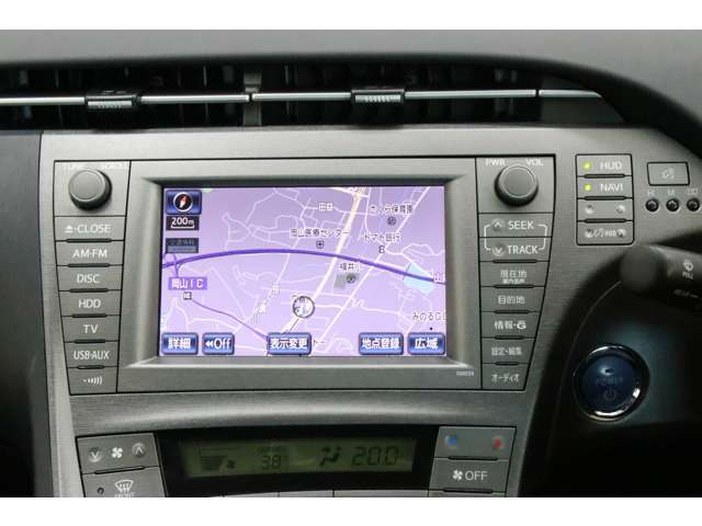 純正HDDナビで、フルセグTV・ラジオ・CD/DVD・Bluetooth・ミュージックサーバーなど多くのソースが揃っております！