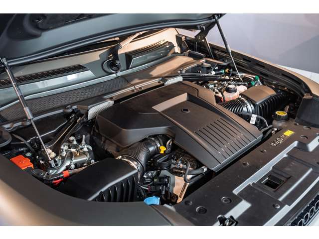 載されるのは4.4リッターV型8気筒ツインターボ＋マイルドハイブリッドシステム。