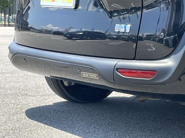 【クリアランスソナー】車体に取り付けられた複数のセンサーにより、車の前後の様子を検知し、障害物が近づくと運転席のメーター画面でのディスプレイ表示やブザーで知らせてくれ安心♪