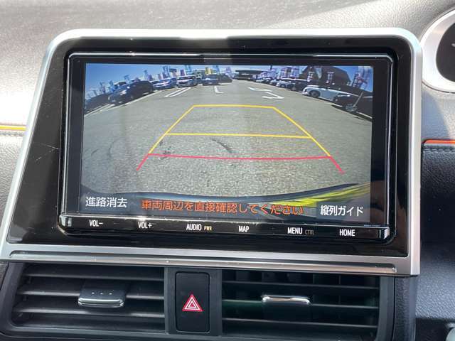 【バックカメラ】付で方向確認も安心です。狭い駐車場や後方確認しにくい場所で活躍します♪駐車が苦手な方にもオススメな便利機能です！