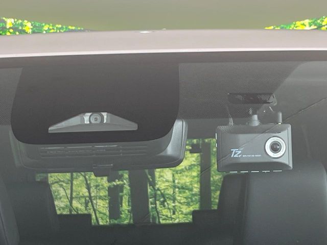 【トヨタセーフティセンス】走行中に前方の車両等を認識し、衝突しそうな時は警報とブレーキで衝突回避と被害軽減をアシスト。より安全にドライブをお楽しみいただけます。