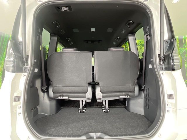 【パワーバックドア】スマートキーや運転席のボタンを押すだけでリアゲートが自動で開閉します！荷物を持っている時や、高い位置にあるバックドアを閉める際に便利な機能です♪