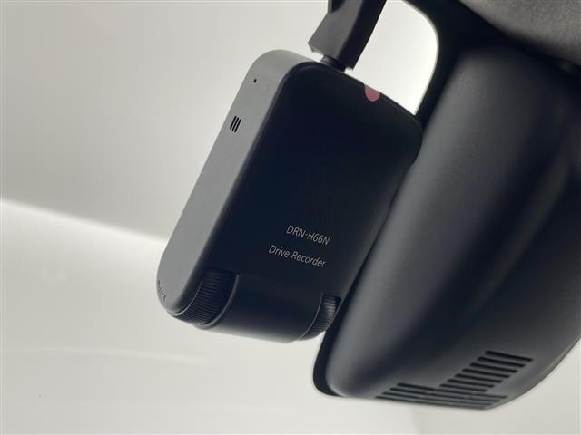 【ドライブレコーダー】映像・音声などの運転中の記録を残します。事故などを起こした起こされた時の証拠になりえますので、もしも時でも安心ですね。