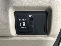 【パワースライドドア】スマートキーや運転席のスイッチでスライドドアの開閉が可能♪電動だから力を入れてドアを開ける必要が無く、小さいお子様でも、重い荷物を持っている時もラクに開け閉めできます♪