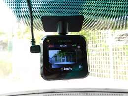 万が一のt時の記録や、あおり運転などの危険運転対策まで、ドライブレコーダーは快適で安全なドライブの必需品です。