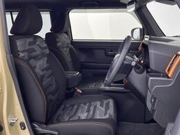 【運転席】座り心地が良いシートなので長時間の運転でも快適にお過ごしいただけます。新品のフロアマットのご注文も可能です。掲載箇所以外にご希望の写真がございましたらお気軽にお問い合わせ下さい。