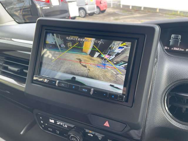 バックカメラがついているので、駐車時も安心です。