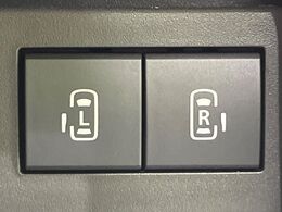 【両側パワースライドドア】スマートキーや運転席のスイッチで後席両側スライドドアの開閉が可能♪電動だから力を入れてドアを開ける必要が無く、小さなお子様でも簡単に開け閉めでき快適です♪