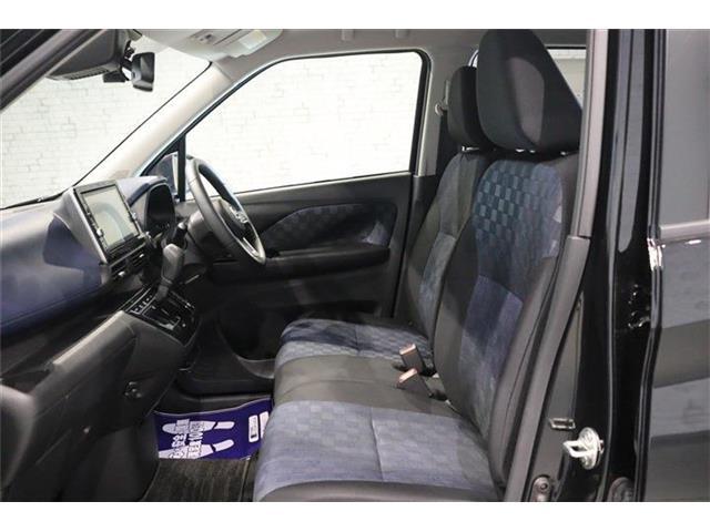 体格に合わせてシートの位置をきめ細かく調節できるので、いつでも最適な運転姿勢をキープ。操作も軽く、ラクラクです