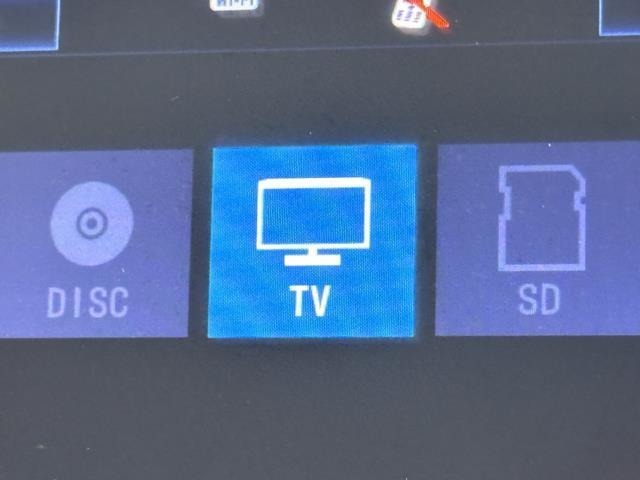TVが見れるチューナーを装備しています。　新しい車でも付いていないことで、TVが見れない事も多々あるので要チェックです。