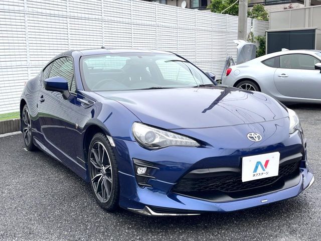 大好評のボディコーティング「弾スプラッシュコート」もご納車までに施工可能。通常のガラスコートと異なる、耐久年数6年の無機質ガラスコーティングが、ボディをキレイな状態に保ってくれます。
