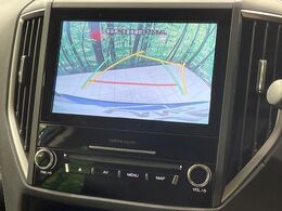 【バックカメラ】駐車時に後方がリアルタイム映像で確認できます。大型商業施設や立体駐車場での駐車時や、夜間のバック時に大活躍！運転スキルに関わらず、今や必須となった装備のひとつです！
