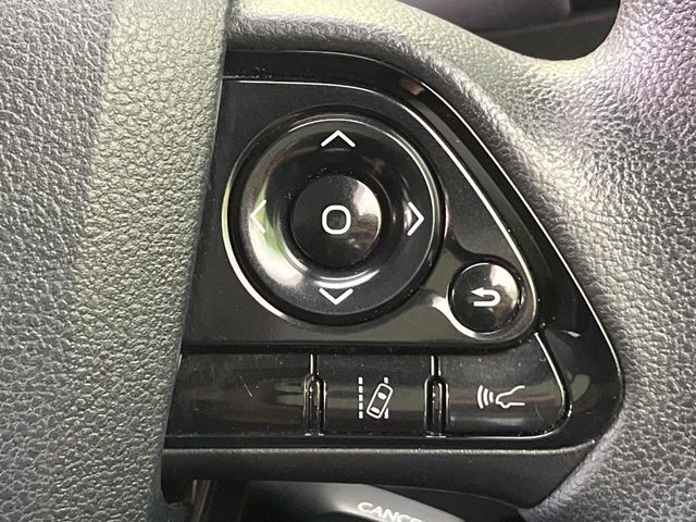 【レーダークルーズコントロール】高速道路での長距離走行が楽に！！自動で速度を保つクルーズコントロールが、衝突軽減システムと連携し、前方の車両を感知して車間を保つように速度調節してくれます！！