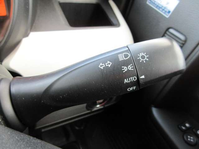 オートでヘッドライトが点きます