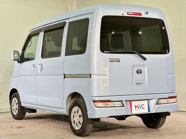 納車前にはスタッフによってピカピカに仕上げてご納車致します。オプションでガラスコーティングなどオススメ品も格安で承ります！