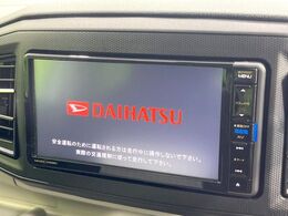 【純正ナビ】人気の純正ナビを装備しております。ナビの使いやすさはもちろん、オーディオ機能も充実！キャンプや旅行はもちろん、通勤や買い物など普段のドライブも楽しくなるはず♪