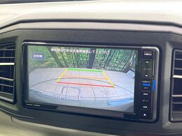 【バックカメラ】駐車時に後方がリアルタイム映像で確認できます。大型商業施設や立体駐車場での駐車時や、夜間のバック時に大活躍！運転スキルに関わらず、今や必須となった装備のひとつです！